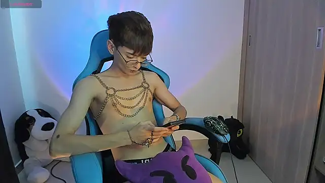 RYO BLEU  online show from December 15, 2025, 3:16 pm