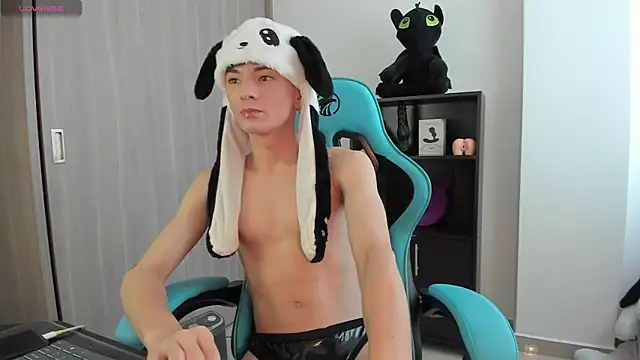 Snapshot of RYO_BLEU_ chatting on May 21, 2026, 8:27 pm RYO BLEU online show from May 21, 2026, 8:27 pm