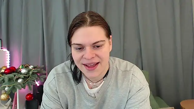 Dona Mafia online show from December 16, 2025, 9:42 pm