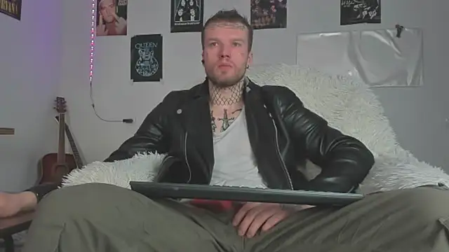 Huntall77 online show from April 3, 2026, 5:05 am