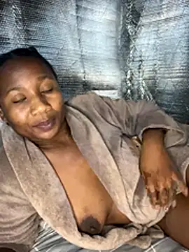 Berries  online show from November 27, 2025, 6:32 pm