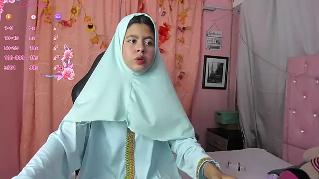 NaylaAbadi online show from February 5, 2026, 12:43 pm