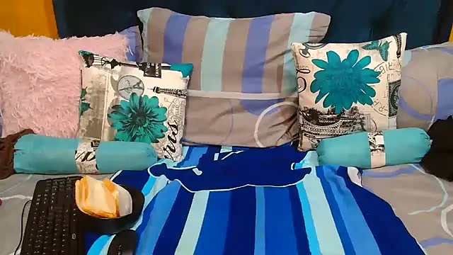 Snapshot of DarkCherryx chatting on April 6, 2026, 6:20 pm DarkCherryx online show from April 6, 2026, 6:20 pm