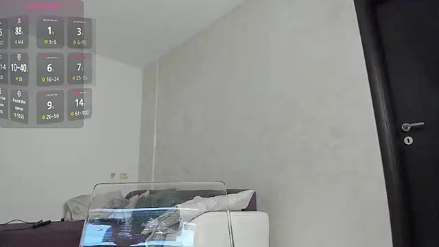 foxx giirl online show from November 16, 2025, 5:46 am