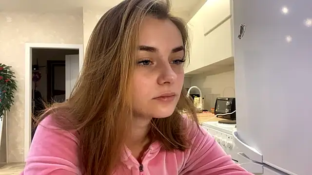 Snapshot of GeralynChiszar chatting on December 17, 2025, 5:13 am GeralynChiszar online show from December 17, 2025, 5:13 am