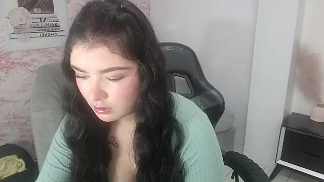 Snapshot of sarah_rouse_t_ chatting on November 14, 2025, 12:48 pm sarah rouse t online show from November 14, 2025, 12:48 pm