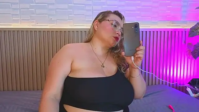 Amber bunnyx01 online show from February 10, 2026, 12:37 am