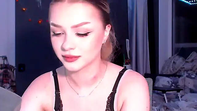 MissVelour online show from November 13, 2025, 4:06 pm