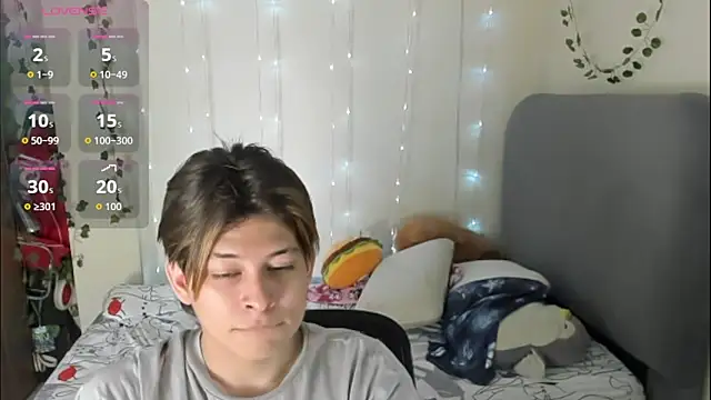 Felix kitty online show from December 17, 2025, 7:09 pm