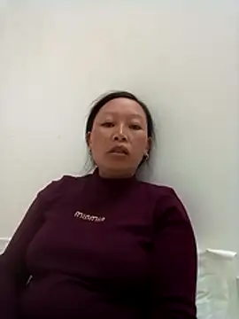 girl-hot2x online show from November 19, 2025, 12:16 pm