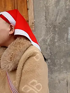 girl-hot2x online show from February 18, 2026, 1:23 am