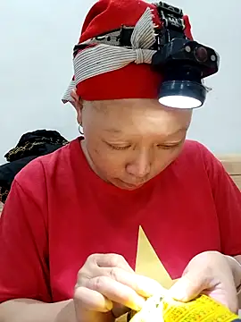 girl-hot2x online show from March 29, 2026, 2:17 pm