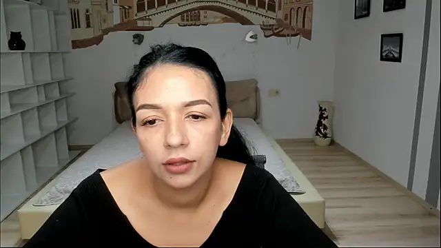KarinaLees online show from November 11, 2025, 8:25 am