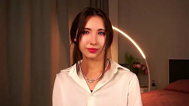 NanceeWestaway online show from November 18, 2025, 6:01 pm