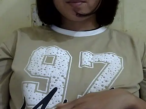 Snapshot of Anika_Singh chatting on May 12, 2026, 9:50 am Anika Singh online show from May 12, 2026, 9:50 am