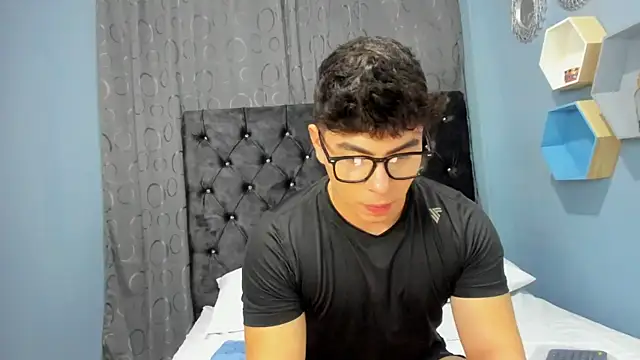 Dereck delaVega online show from November 12, 2025, 11:47 pm