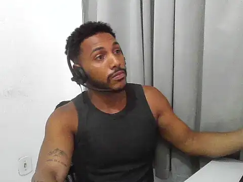 Snapshot of PutosRJ chatting on November 15, 2025, 1:14 am PutosRJ online show from November 15, 2025, 1:14 am