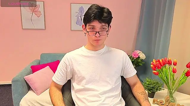 Snapshot of LiamRivers chatting on November 12, 2025, 2:06 pm LiamRivers online show from November 12, 2025, 2:06 pm