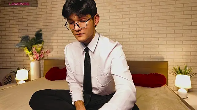 Snapshot of LiamRivers chatting on November 14, 2025, 2:05 pm LiamRivers online show from November 14, 2025, 2:05 pm