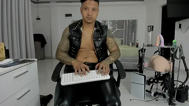 Snapshot of master_leather chatting on May 22, 2026, 2:01 pm master leather online show from May 22, 2026, 2:01 pm
