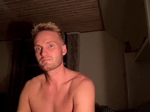 Snapshot of SUB-Blond chatting on November 13, 2025, 8:41 pm SUB-Blond online show from November 13, 2025, 8:41 pm