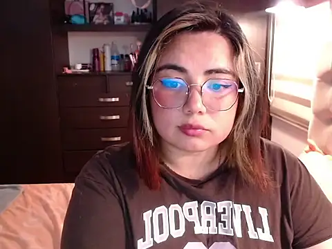 Snapshot of YiniBelle chatting on February 10, 2026, 4:16 am YiniBelle online show from February 10, 2026, 4:16 am