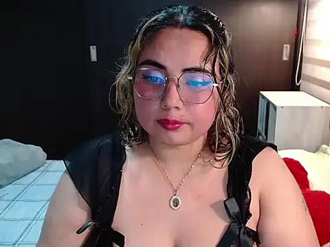 Snapshot of YiniBelle chatting on February 27, 2026, 4:45 am YiniBelle online show from February 27, 2026, 4:45 am