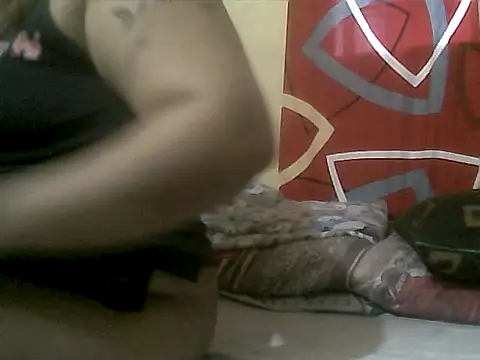 loriepinay46 online show from February 11, 2026, 11:10 pm