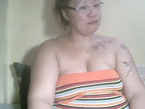 loriepinay46 online show from March 9, 2026, 12:20 pm