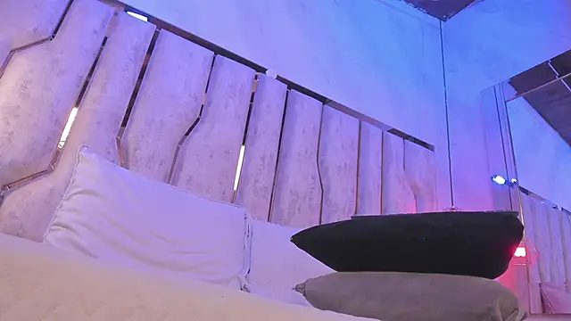 Caroline palmerr online show from February 4, 2026, 3:23 am