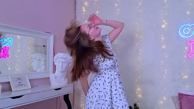 MadisonSmitt online show from February 3, 2026, 6:22 am