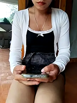 gugu0022 online show from April 15, 2026, 11:49 pm