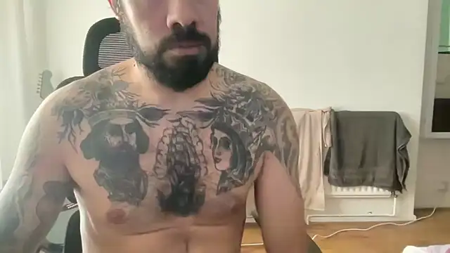 Snapshot of TattedUpSir chatting on November 12, 2025, 2:39 pm TattedUpSir online show from November 12, 2025, 2:39 pm