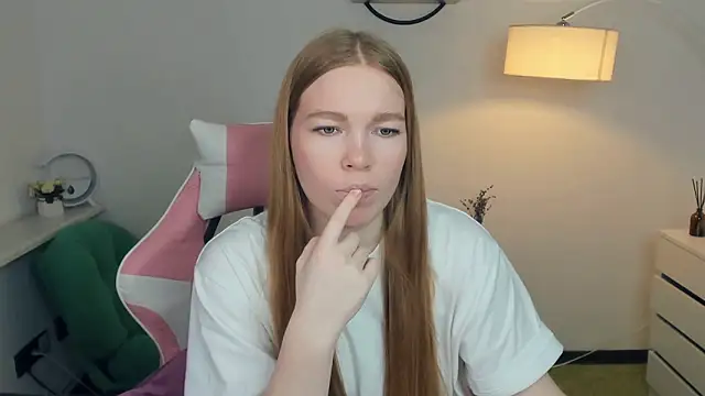 LavetaShiroma online show from November 24, 2025, 8:08 pm