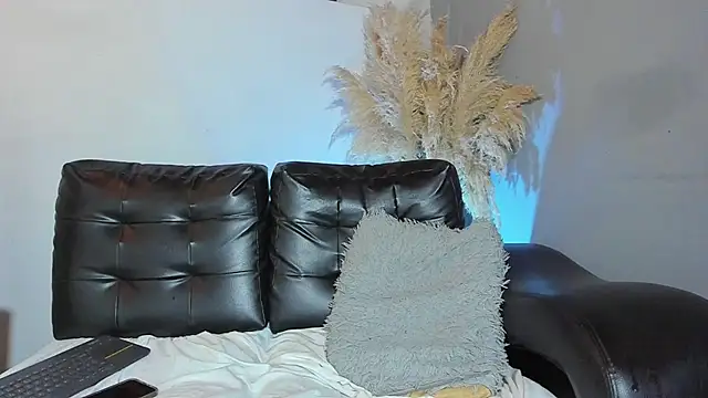 ZeusBrant online show from April 13, 2026, 1:05 pm