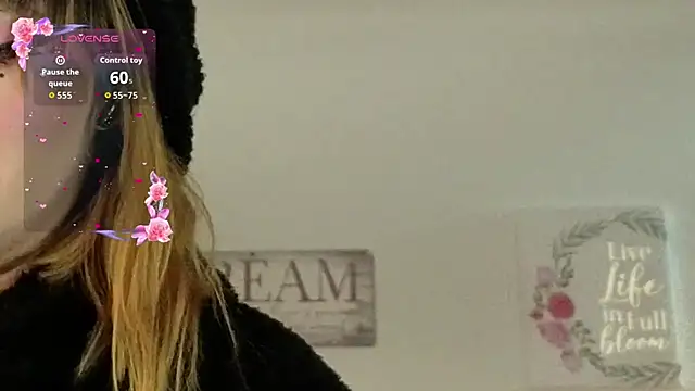 NinaSakura Eup online show from April 11, 2026, 7:51 pm