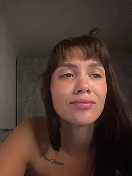 Snapshot of carolsapequinha chatting on April 17, 2026, 11:24 am carolsapequinha online show from April 17, 2026, 11:24 am