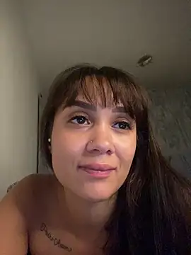 Snapshot of carolsapequinha chatting on April 23, 2026, 12:56 am carolsapequinha online show from April 23, 2026, 12:56 am