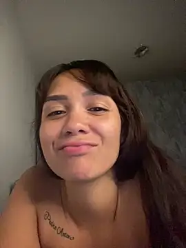 Snapshot of carolsapequinha chatting on May 2, 2026, 4:06 am carolsapequinha online show from May 2, 2026, 4:06 am