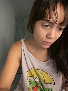 Snapshot of carolsapequinha chatting on May 3, 2026, 2:56 pm carolsapequinha online show from May 3, 2026, 2:56 pm
