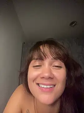 Snapshot of carolsapequinha chatting on May 25, 2026, 3:45 am carolsapequinha online show from May 25, 2026, 3:45 am