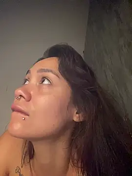 Snapshot of carolsapequinha chatting on June 20, 2026, 11:46 am carolsapequinha online show from June 20, 2026, 11:46 am