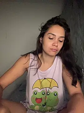 Snapshot of carolsapequinha chatting on June 24, 2026, 11:31 am carolsapequinha online show from June 24, 2026, 11:31 am