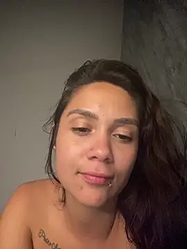 Snapshot of carolsapequinha chatting on July 6, 2026, 2:19 am carolsapequinha online show from July 6, 2026, 2:19 am