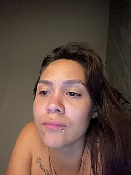 Snapshot of carolsapequinha chatting on July 8, 2026, 3:44 am carolsapequinha online show from July 8, 2026, 3:44 am