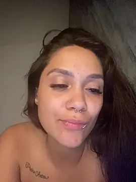 Snapshot of carolsapequinha chatting on July 15, 2026, 4:40 am carolsapequinha online show from July 15, 2026, 4:40 am