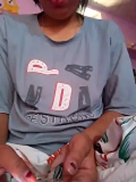 Snapshot of isha_sharma2002 chatting on April 18, 2026, 3:43 am isha sharma2002 online show from April 18, 2026, 3:43 am