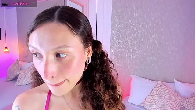 Martina 077 online show from April 16, 2026, 8:20 pm