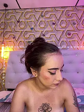 MelanyyJhonson15 online show from March 27, 2026, 2:17 am