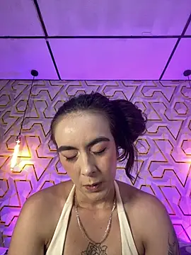 MelanyyJhonson15 online show from July 10, 2026, 8:22 pm